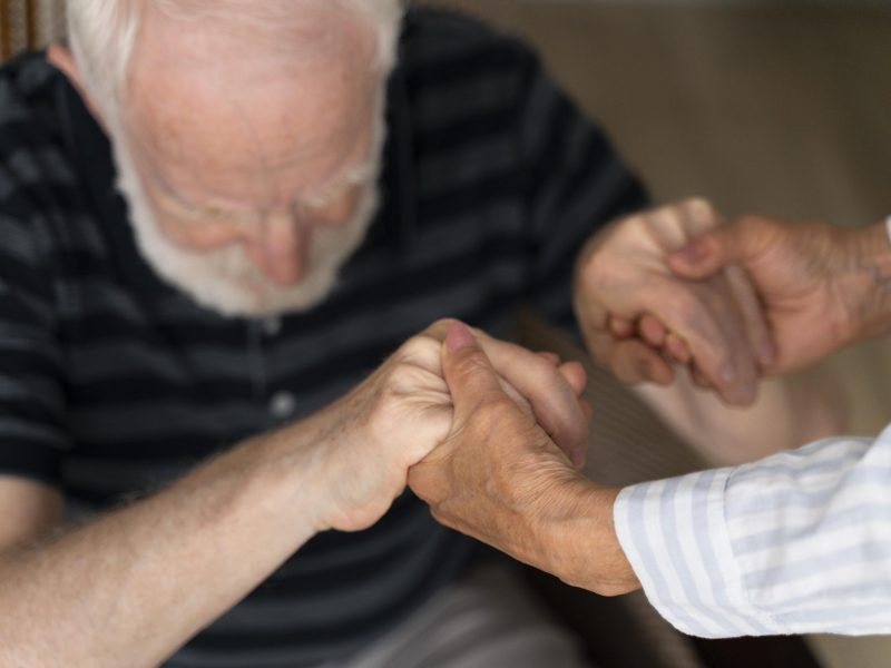 senior-people-confronting-alzheimer-disease